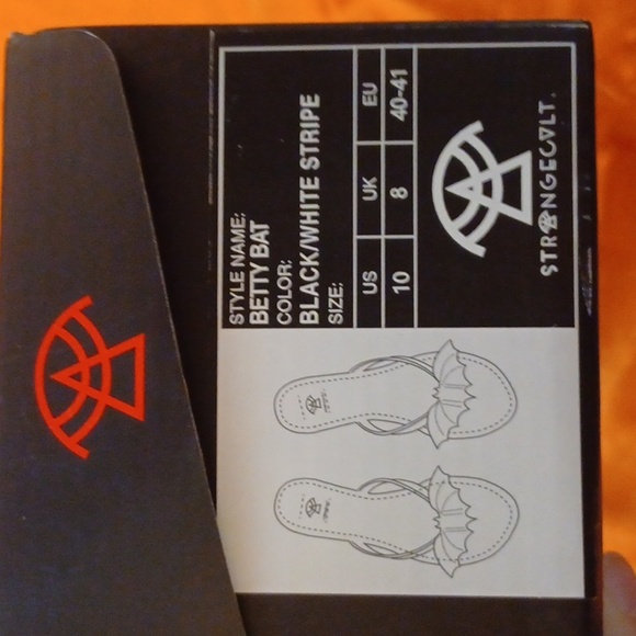 STRANGECULT BLACK/WHITE STRIPES BETTY BATS SIZE 10 NIB - Picture 7 of 7
